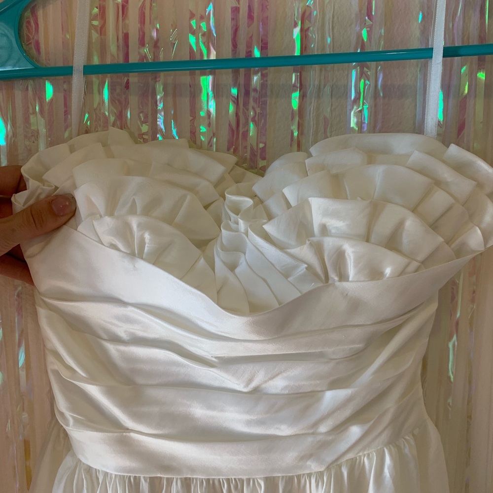 Unique Vintage Ruffle Bust Wedding Dress